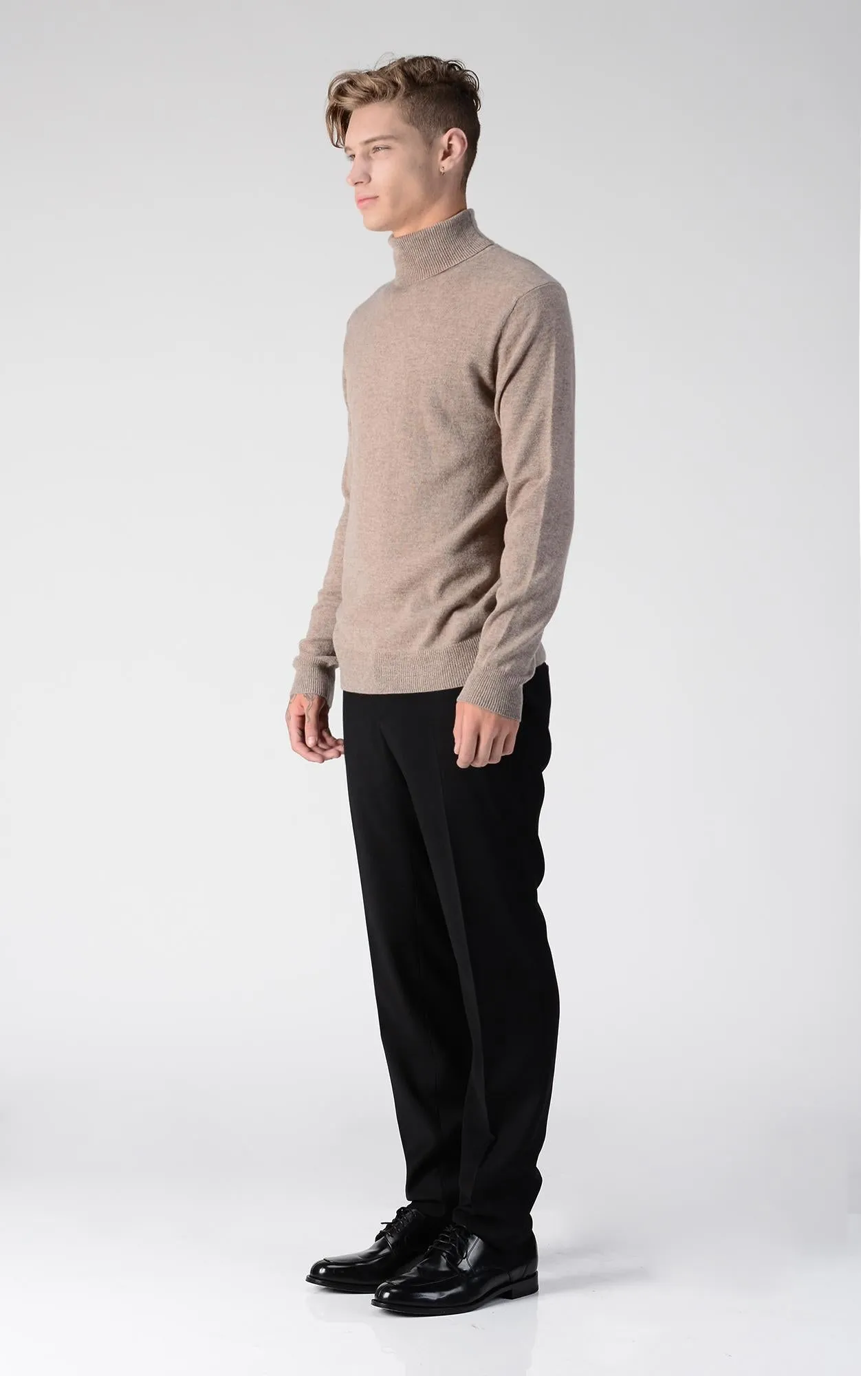 Men Turtleneck Sweater_Beige
